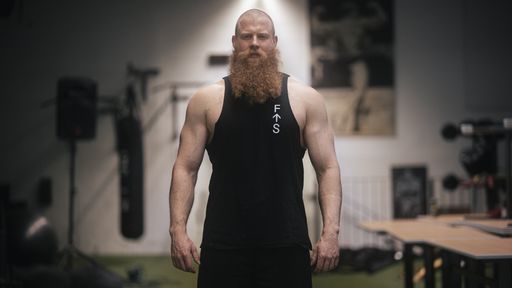 Der Kraftdreikämpfer Alexander Pürzel beteiligt
sich an der Aufklärungskampagne "Faster than Skincancer"