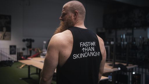 Vorschau Bild von Der Kraftdreikämpfer Alexander Pürzel beteiligt
sich an der Aufklärungskampagne "Faster than Skincancer"