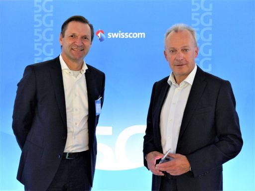 Ericssons Westeuropachef Stefan Koetz und Swisscom CEO Urs
Schaeppi beim Start des ersten kommerziellen 5G-Netzes in Europa
(April 2019 in der Schweiz) / Weiterer Text über ots und
www.presseportal.de/nr/13502 / Die Verwendung dieses Bildes ist für
redaktionelle Zwecke unter Beachtung ggf. genannter
Nutzungsbedingungen honorarfrei. Veröffentlichung bitte mit
Bildrechte-Hinweis.