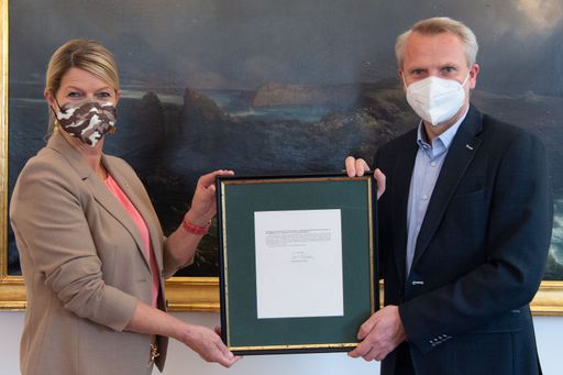 FBM Tanner Bildübergabe an Christian Ortner
Direktor HGM am 28 04 2021 im BMLV