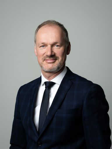 Vorschau Bild von Wolfgang Burda freut sich über die Verstärkung an
seiner Seite in der ACP Geschäftsführung