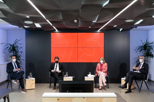 Vorschau Bild von Die Diskussionsrunde im Pressezentrum der APA –
rund 330 Interessierte verfolgten den Talk via Live-Stream.