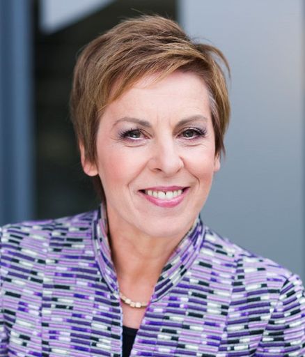 Vorschau Bild von Keynote-Speakerin Theresia Theurl, Direktorin des
Instituts für Genossenschaftswesen an der Universität Münster, nahm
via zoom-Zuschaltung am APA-Talk teil.