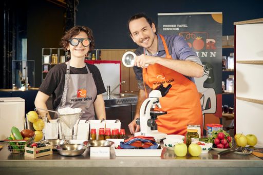 Das Sensorik Labor der Wiener Tafel lädt dazu ein,
Lebensmittel mit allen Sinnen zu beurteilen.