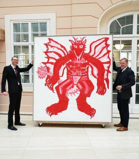 Vorschau Bild von Der Künstler Christian Öllinger, Die Kunstwerkstatt
│Diakoniewerk, bei der Übergabe seines Werkes „Der Drache“ an Klaus
Albrecht Schröder, Generaldirektor der ALBERTINA. (v.l.n.r.)