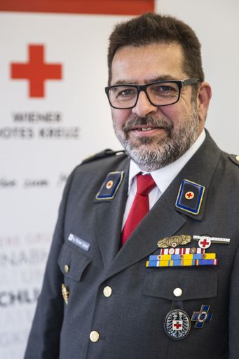 Michael Sartori ist seit 30 Jahren in leitender
Funktion bei Großeinsätzen tätig und seit Anfang April
Landesrettungskommandant beim Wiener Roten Kreuz.