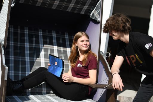 Beim digitalen Sommercamp dreht sich alles um das Thema
Webentwicklung. / Weiterer Text über ots und
www.presseportal.de/nr/22537 / Die Verwendung dieses Bildes ist für
redaktionelle Zwecke unter Beachtung ggf. genannter
Nutzungsbedingungen honorarfrei. Veröffentlichung bitte mit
Bildrechte-Hinweis.