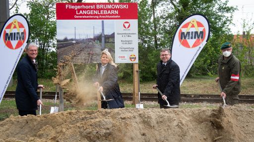 Vorschau Bild von FBM Tanner Spatenstich Generalsanierung
Anschlussbahn am 12 05 2021 im Fliegerhorst Brumowski / Langenlebarn