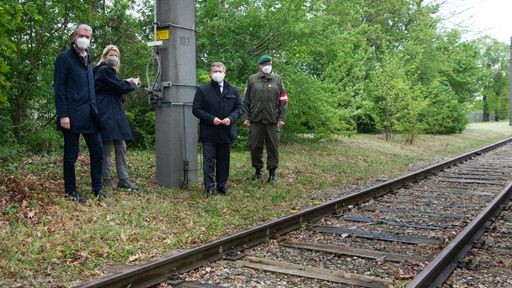 Vorschau Bild von FBM Tanner Spatenstich Generalsanierung
Anschlussbahn am 12 05 2021 im Fliegerhorst Brumowski / Langenlebarn