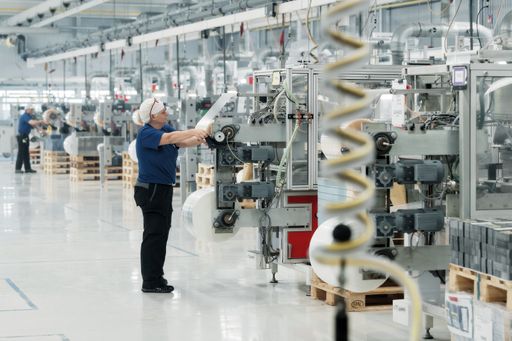 Die B&C-Gruppe übernimmt 80 Prozent am
international tätigen Verpackungsunternehmen Schur Flexibles Holding
GmbH