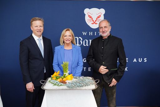 Vorschau Bild von v.l.n.r.: Stefan Weiser, Ingrid Flick, Maternus
Lackner