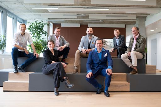 v.l.n.r.: Wolfgang Kradischnig (DELTA), Maria
Dietrich (CMb.industries), Peter Steurer (CFO SORAVIA), Wolfgang
Gomernik (DELTA), Chris Müller (CMb.industries), Ingo Huber (DELTA)
und Erwin Soravia (CEO SORAVIA)