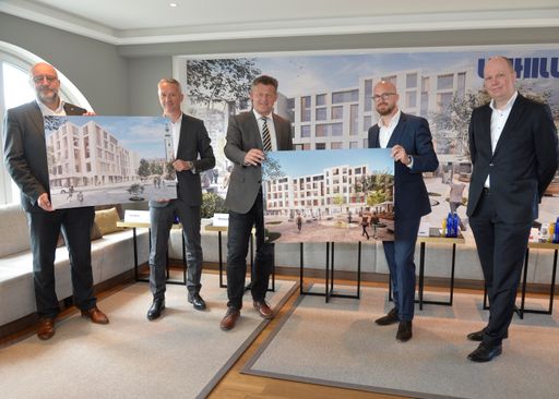 v.l.n.r Vorstand DI Erwin Smole (Stadtwerke
Klagenfurt, Klagenfurt Mobil GmbH), Bürgermeister der
Landeshauptstadt Klagenfurt Christian Scheider, Geschäftsführer
LILIHILL Retail & Commerce Dieter Matjasic, Geschäfsführer LILIHILL
DevCon DI Peter Godec, Architekt DI Harald Oissner (WGA)