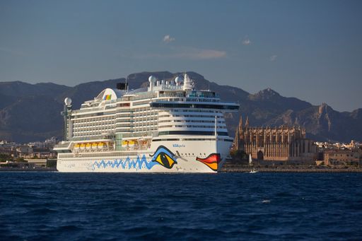 AIDA Cruises startet am 10. Juli mit AIDAperla ab Palma de
Mallorca / Weiterer Text über ots und www.presseportal.de/nr/55827 /
Die Verwendung dieses Bildes ist für redaktionelle Zwecke unter
Beachtung ggf. genannter Nutzungsbedingungen honorarfrei.
Veröffentlichung bitte mit Bildrechte-Hinweis.