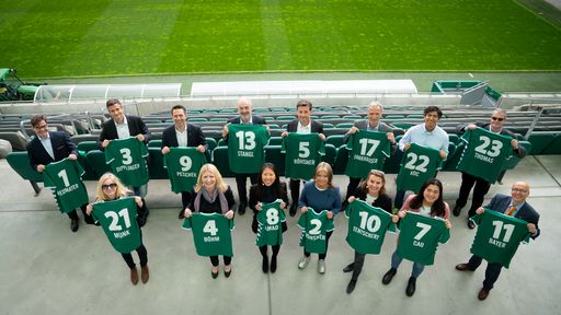 Vorschau Bild von Gruppenfoto Team "Tag der Weiterbildung" mit SK
Rapid Trikots