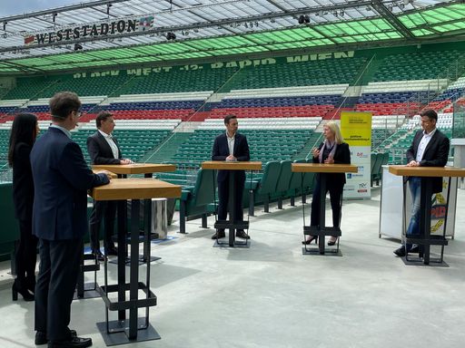 Vorschau Bild von Podiumsdiskussion, v.l.n.r: Mag.a Sindy Amadei,
Mag. Christoph Neumayer, Mag. Martin Röhsner, Christoph Peschek,
Katharina Böhm, MSc., MMag. Gerald Dipplinger