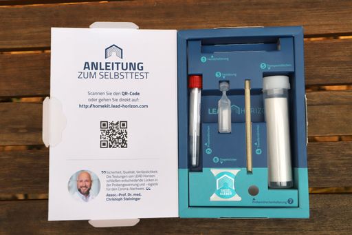 Vorschau Bild von Gurgeln statt Nasen-Rachenabstrich: Mittels einer
Rachenspülflüssigkeit und unter Anleitung durch eine WebApp
ermittelt das Selbst-Test-Set von LEAD Horizon den Covid-19- Status.