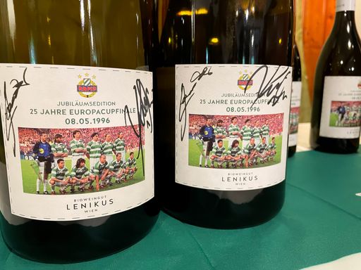 Vorschau Bild von 3L Doppelmagnum Flasche Rapid Wein signiert