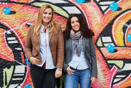 Vorschau Bild von Ausgezeichnet: Isabel Steindl (links) und Katja Herzel