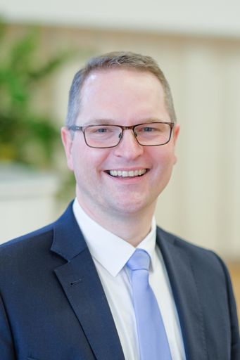 "Mit Jesus durch die Krise": Bibel TV sendet am 3. Juni live vom
Christustag / Zu Fronleichnam überträgt Bibel TV ab 19.15 Uhr das
große Abendprogramm des Christustages 2021 / Pfarrer Dr. Friedemann
Kuttler, Vorsitzender der "ChristusBewegung Lebendige Gemeinde
Württemberg" / Weiterer Text über ots und
www.presseportal.de/nr/55188 / Die Verwendung dieses Bildes ist für
redaktionelle Zwecke unter Beachtung ggf. genannter
Nutzungsbedingungen honorarfrei. Veröffentlichung bitte mit
Bildrechte-Hinweis.