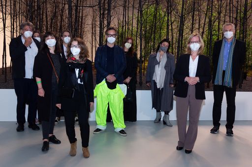 Vorschau Bild von Eröffnung der VIENNA BIENNALE FOR CHANGE, 27. Mai
2021: (v.r.n.l.) Christoph Thun-Hohenstein (Generaldirektor des MAK
und Leiter der VIENNA BIENNALE), Leonore Gewessler (Bundesministerin
für Klimaschutz, Umwelt, Energie, Mobilität, Innovation und
Technologie), Veronica Kaup-Hasler (Stadträtin für Kultur und
Wissenschaft) und Mitwirkende der VIENNA BIENNALE FOR CHANGE 2021