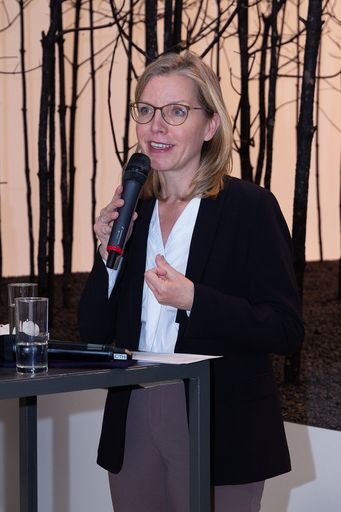 Vorschau Bild von Leonore Gewessler, Bundesministerin für
Klimaschutz, Umwelt, Energie, Mobilität, Innovation und Technologie,
eröffnet die VIENNA BIENNALE FOR CHANGE 2021