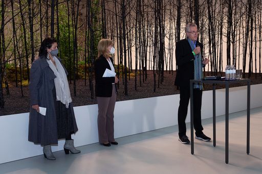 Vorschau Bild von Veronica Kaup-Hasler (Stadträtin für Kultur und
Wissenschaft), Leonore Gewessler (Bundesministerin für Klimaschutz,
Umwelt, Energie, Mobilität, Innovation und Technologie), Christoph
Thun-Hohenstein (Generaldirektor des MAK und Leiter der VIENNA
BIENNALE)
