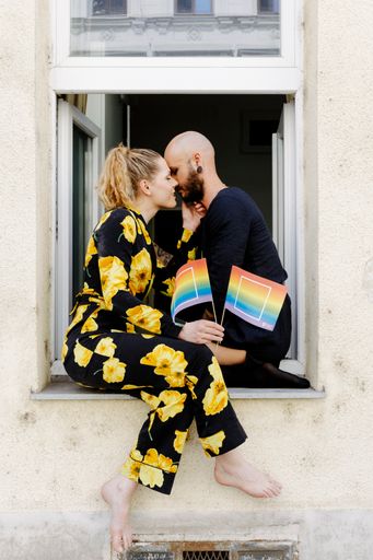 Vorschau Bild von Die FENSTERL PARADE setzt sich für die Sichtbarkeit
und Rechte der LGBTIQ-Community ein. Die FENSTERL PARADE ist
intersektional, barrierefrei und cute af ;)