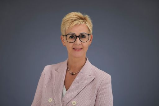  Alice Godderidge ergänzt mit 1. Juni 2021 die
Unternehmensspitze des oö. Kunststoffrohr-Spezialisten POLOPLAST