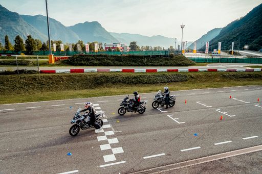 Exzellente Trainingsmöglichkeiten im Safety Park Südtirol /
Riding Experience Südtirol - Neuer Anbieter für Motorraderlebnisse
in Südtirol / Weiterer Text über ots und
www.presseportal.de/nr/156189 / Die Verwendung dieses Bildes ist für
redaktionelle Zwecke unter Beachtung ggf. genannter
Nutzungsbedingungen honorarfrei. Veröffentlichung bitte mit
Bildrechte-Hinweis.