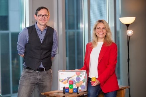  Anna Iarotska, CEO & Co-Gründerin Robo Wunderkind,
zusammen mit Christoph Seda, dem verantwortlichen für die
Kommunikation von Teach For Austria.