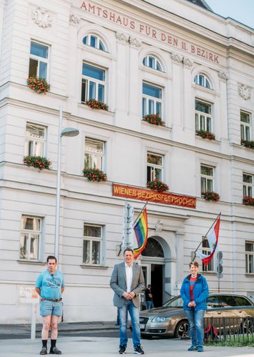  v.l.n.r. Mag. Berthold Heber, BV Simmering Thomas
Steinhart, Isabella Willrader