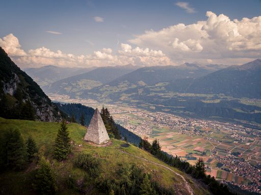 Kraftort Kaisersäule hoch über dem Inntal - ein
lohnenswertes Ziel in Kombination mit dem Karwendel-Genussgutschein.