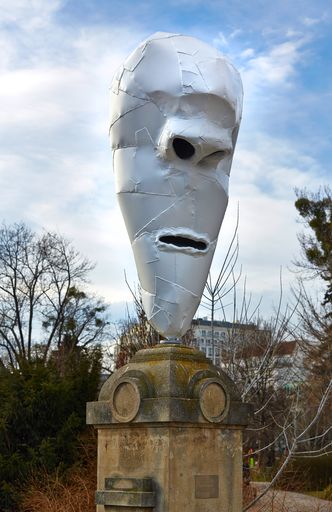  MAK im öffentlichen Raum Franz West, 4 Larven
(Lemurenköpfe, 2001), Detail Stubenbrücke, Wien 1