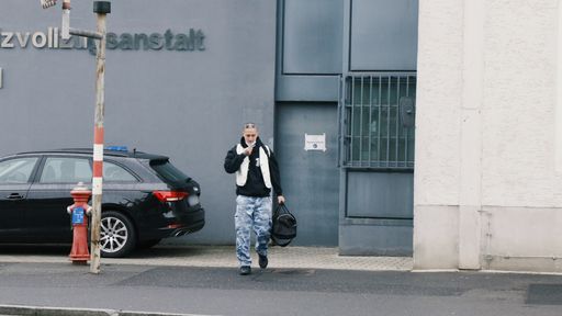 Garfield wird aus der JVA Amberg entlassen. / Weiterer Text über
ots und www.presseportal.de/nr/6605 / Die Verwendung dieses Bildes
ist für redaktionelle Zwecke unter Beachtung ggf. genannter
Nutzungsbedingungen honorarfrei. Veröffentlichung bitte mit
Bildrechte-Hinweis.