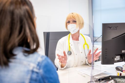 Vorschau Bild von In den 12 BioLife Plasmaspendezentren in ganz
Österreich sorgen 500 geschulte Fachkräfte für eine unkomplizierte
Plasmaspende.