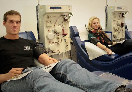Vorschau Bild von Über 30.000 Österreicherinnen und Österreicher
leisten mit einer regelmäßigen Plasmaspende in einem der zwölf
BioLife Plasmazentren einen wesentlichen Beitrag für die
medizinische Versorgungssicherheit in Österreich.