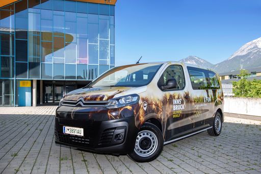  der neue Verleihbus der Olympiaworld fährt zu 100%
elektrisch.