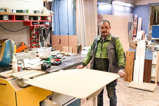 Vorschau Bild von Die ersten Betten für das Projekt „Gut und gesund
schlafen“ zur Unterstützung für Schwangere und Mütter in Not der St.
Elisabeth-Stiftung in Wien sind bereits bei der Tischlerei in
Produktion.