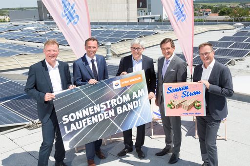  Am Dach des Manner Produktionsgebäudes in
Wolkersdorf