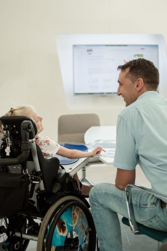 Vorschau Bild von Speziell in der Kinderversorgung ist neben hoher
Fachkompetenz eine herzliche Art und hohes Einfühlungsvermögen
unerlässlich