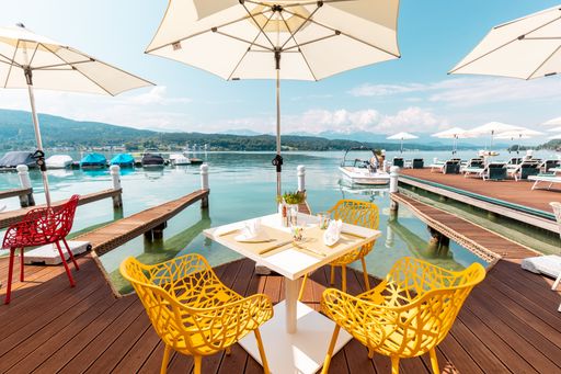 Direkt am Wasser speisen - im Porto Bello & Lounge
am Wörthersee