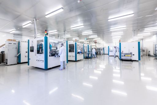 CUSTOMCELLS® gehört zu den weltweit führenden Unternehmen im
Bereich der Entwicklung spezieller Lithium-Ionen-Batteriezellen. An
den Unternehmensstandorten in Itzehoe (Schleswig-Holstein -
Deutschland) sowie in Tübingen (Baden-Württemberg - Deutschland)
entwickelt und produziert CUSTOMCELLS® - Made in Germany -
anwendungsspezifische Batteriezellen von Prototypen bis hin zu
Klein- und Mittelserien. / Weiterer Text über ots und
www.presseportal.de/nr/156638 / Die Verwendung dieses Bildes ist für
redaktionelle Zwecke unter Beachtung ggf. genannter
Nutzungsbedingungen honorarfrei. Veröffentlichung bitte mit
Bildrechte-Hinweis.