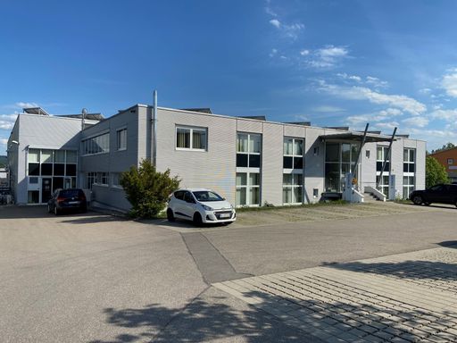 Vorschau Bild von The Swiss company Synova, manufacturer of patented water jet
guided laser cutting systems, has expanded its global branch network
and founded a new subsidiary in the former Mikron Germany plant in
Rottweil (BW). The factory is now producing CNC-controlled Laser
MicroJet machines for the high-precision machining of materials such
as metals, ceramics, diamonds or composites. / Weiterer Text über
ots und www.presseportal.ch/de/nr/100050670 / Die Verwendung dieses
Bildes ist für redaktionelle Zwecke honorarfrei. Veröffentlichung
bitte unter Quellenangabe: "obs/Synova S.A."