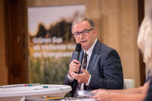 Karlheinz Kopf, Generalsekretär der
Wirtschaftskammer Österreich, warnte „vor ideologisch festgelegten
Technologieverboten“.