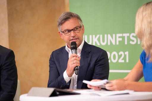 Vorschau Bild von Magnus Brunner, Staatssekretär im
Klimaschutzministerium: „Wer am Freitag für Klimaschutz auf die
Straße geht, muss am Montag dem Bau von Infrastruktur zustimmen,
damit die Energiewende möglich wird.“