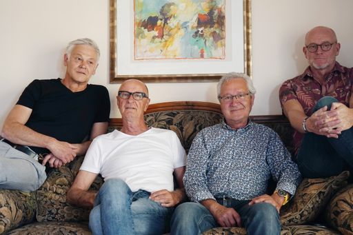 Vorschau Bild von 4 alte Haudegen, die aus verschiedenen
Musik-Richtungen kommen und mit allen musikalischen Wassern
gewaschen sind, haben sich gefunden um gemeinsam ihre Freude am
Elixier 'Musik' zu leben.