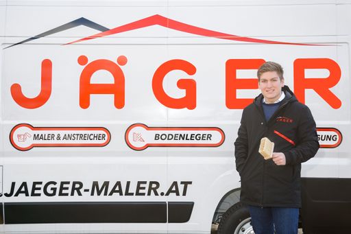 Im Rahmen des erweiterten Service-Portfolios sind den
Kundenwünschen keine Grenzen gesetzt: Die Maler & Anstreicher,
Lackierer und Bodenleger von JÄGER bringen Immobilien sowohl im
Innen- als auch im Außenbereich zum Strahlen.