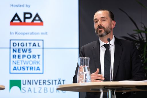 Vorschau Bild von Österreichische Medienmacher sehen - nicht zuletzt
aus den Erfahrungen infolge der Corona-Pandemie - in der
Digitalisierung von Nachrichtenangeboten ein wichtiges Asset für die
Zukunft der Branche, insbesondere mit Blick auf die junge
Zielgruppe. Zu diesem Befund kam eine Podiumsrunde am Mittwochabend
anlässlich der Veröffentlichung des neuen "Reuters Institute Digital
News Reports" im APA-Medienzentrum.
