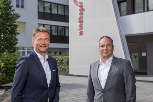 Von links: Stefan Gubi und Roman Seitweger sind nun
gemeinsam für die Leitung der gesamten Windhager Unternehmensgruppe
verantwortlich. (Fotocredit: Franz Neumayr)